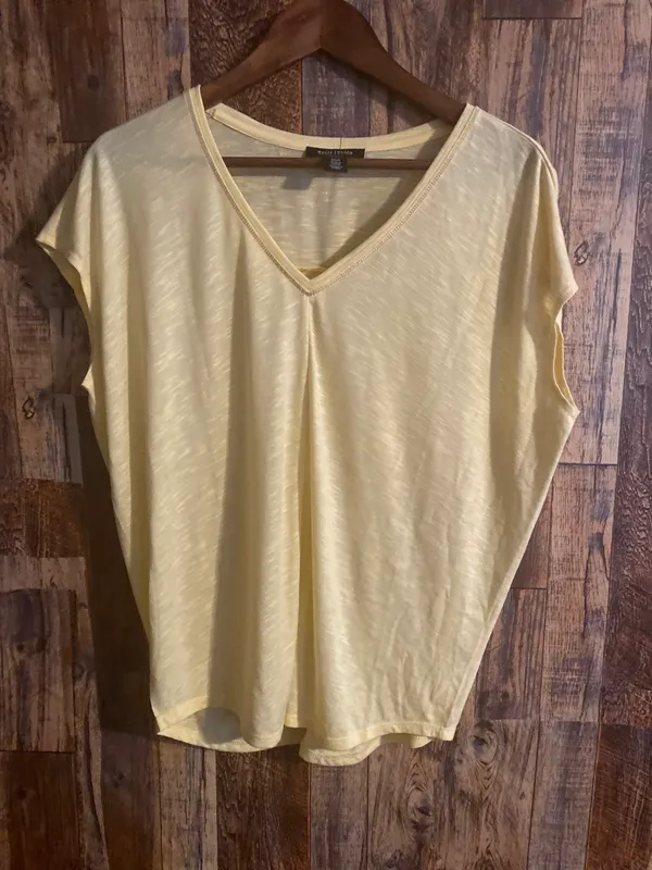 White House black market yellow T-shirt 65 polyester 35 viscose size small - Image 2