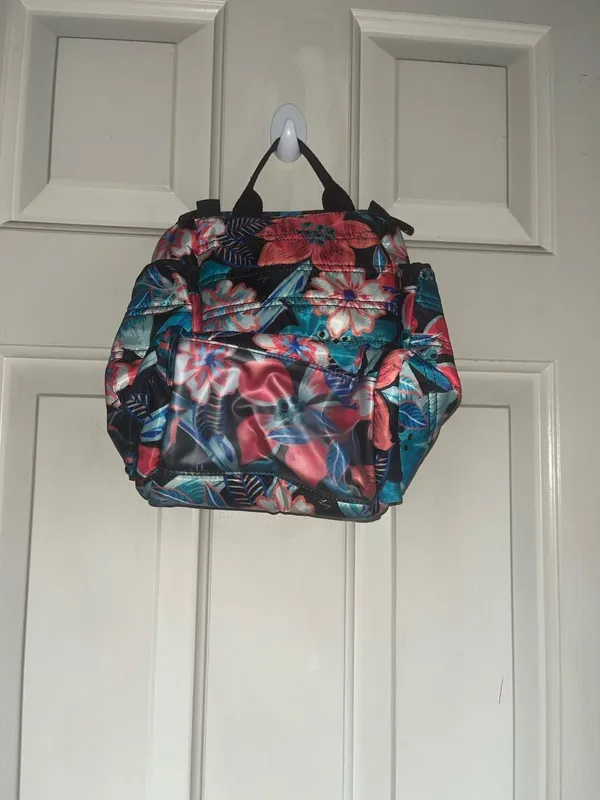 Lug Caddy Hanging Toiletry Bag in Resort Tropics Floral - Image 4