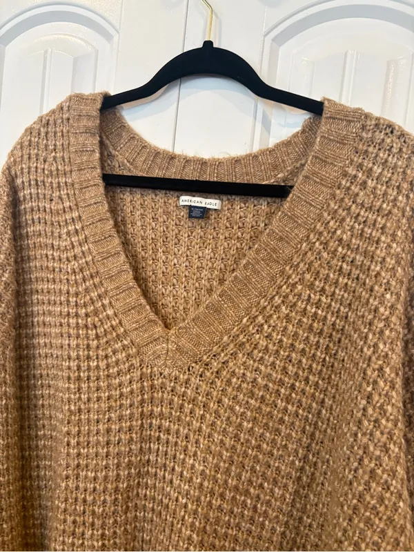 American Eagle tan oversized v neck sweater size XL - Image 3