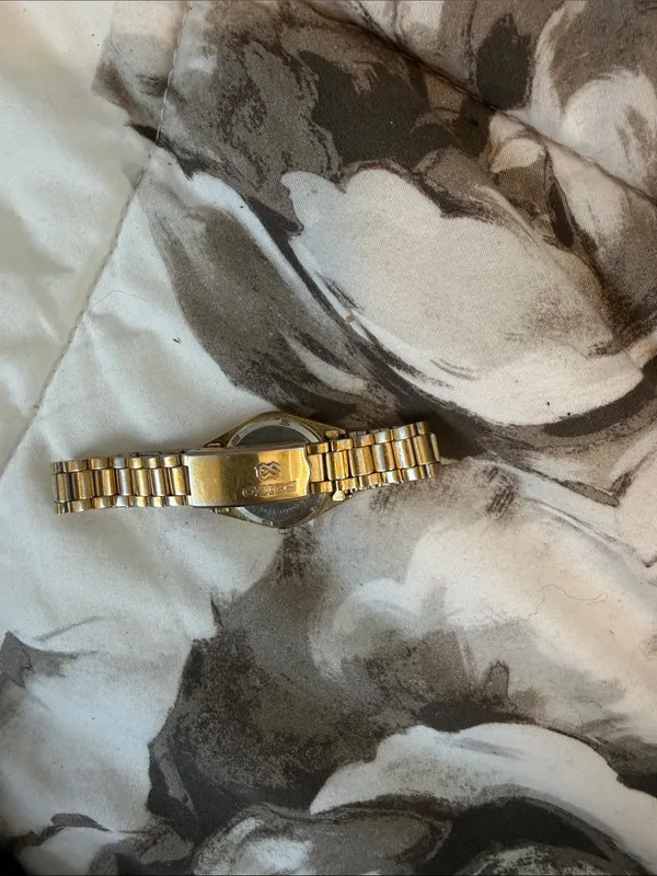 Vintage Seiko SQ Ladies Gold-Toned Quartz Watch – Day/Date Display - Image 5
