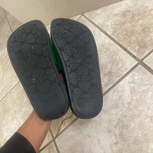 Kate Spade New York Sunny Green Black Logo Slide Sandals Womens Size 6B euc - Image 4