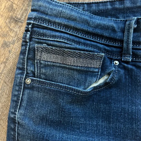 Levis Demi Curve Classic Rise Skinny Jeans Dark Wash‎ Blue Metallic Detail 16/33 - Image 3