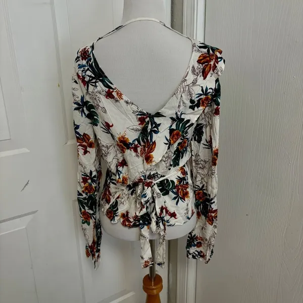 Gimmicks by BKE Floral Wrap Blouse H5 - Image 6