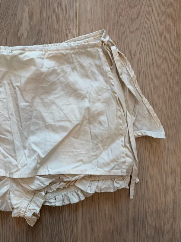 Lulus LIKE NEW Cream Tie-Waist Mini Skirt Skort - Image 4