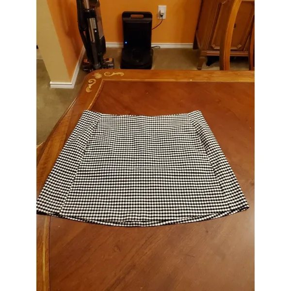 Urban Outfitters Black and White Gingham Mini Skirt with Side Pockets Sz L - Image 4