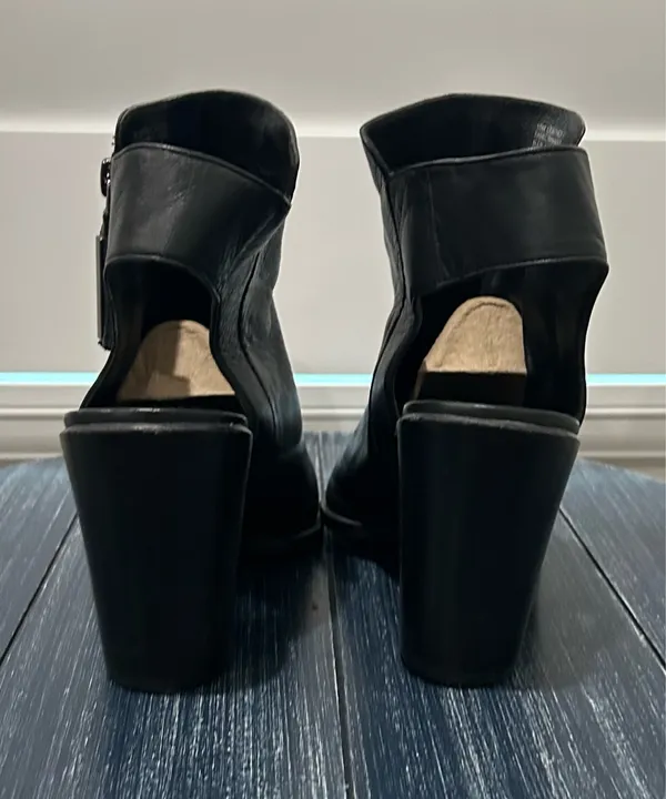 Gianni Bini Leather Block Heels - Image 5