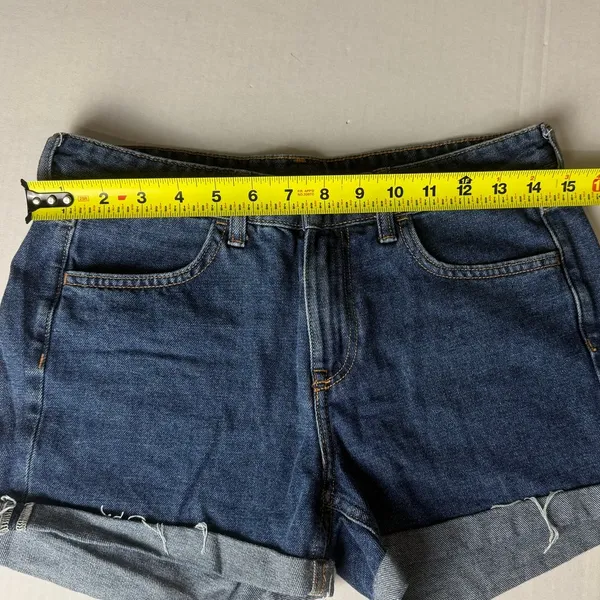 Stylish Women's Shorts Size 6 - Pre-Owned & Excellent - Image 4