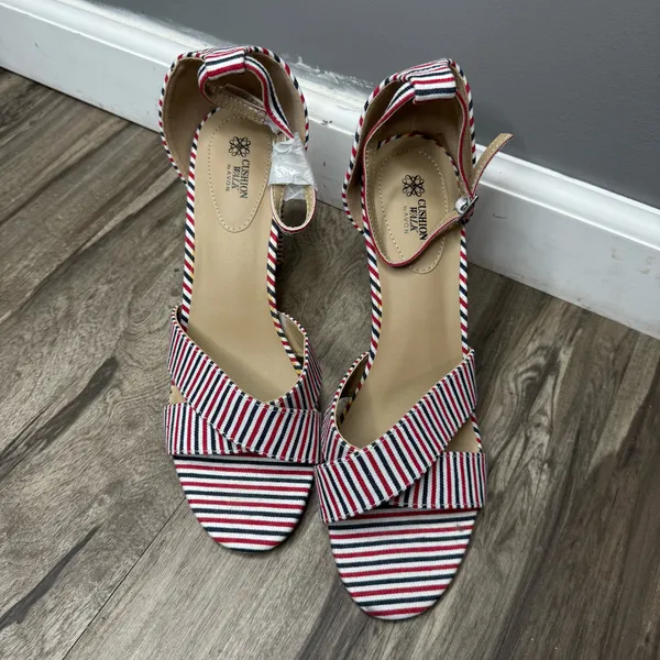New Cushion Walk by Avon Woman Strip block heel shoes sandal Sz 9 Fabric Upper - Image 2