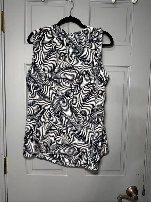 Ann Taylor Factory black and White Abstract Swirl Sleeveless Camisole - Image 3