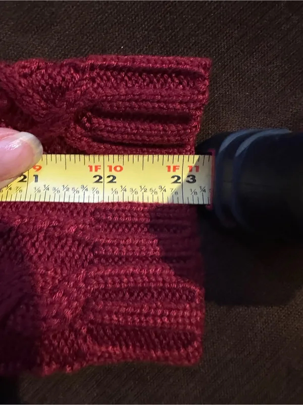 Dark Red Classic Cable Knit Crewneck Sweater. Thick Heavy Material Sz S - Image 9