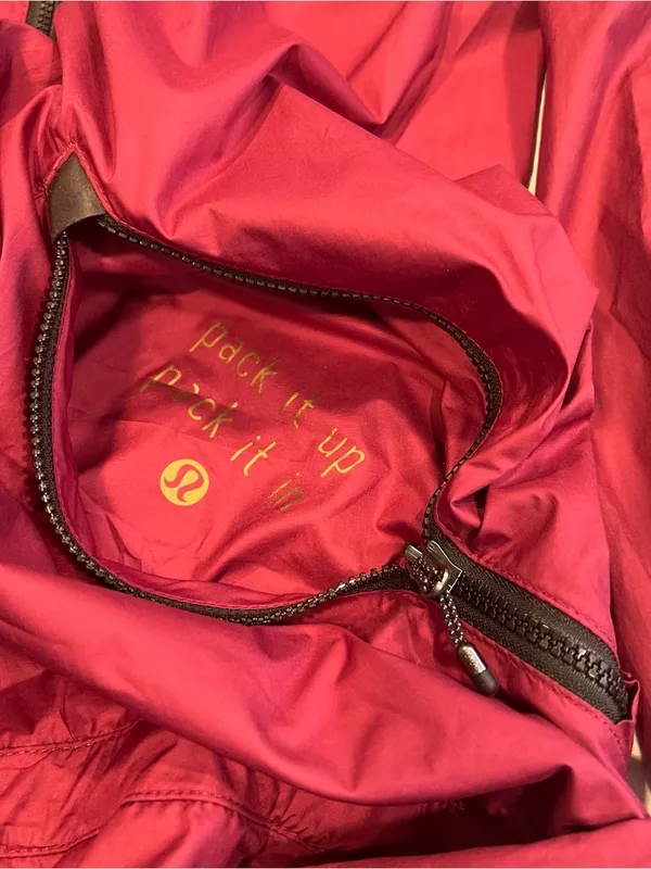 Lululemon burgundy windbreaker jacket 4 women - Image 8