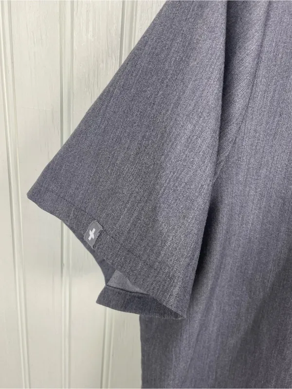 FIGS Women's Casma Three-Pocket Scrub Top V-neck Size Large Graphite Grey - Image 4