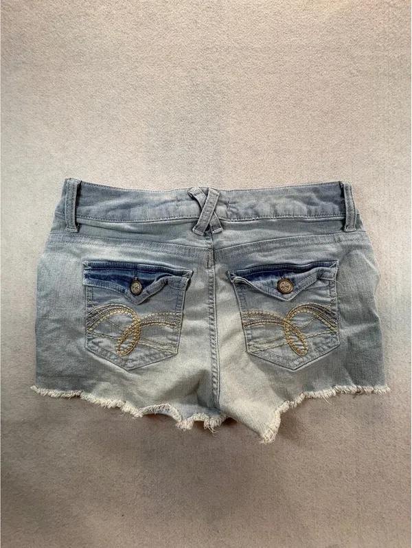 Ashley Vintage Charm Women’s L Sherpa Lined Distressed Denim Trucker Jacket - Image 3