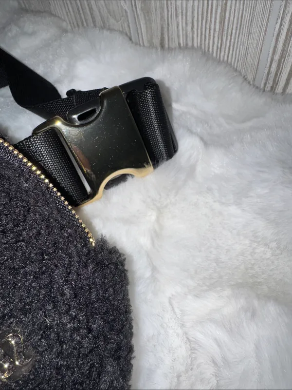 lululemon athletica Black Sherpa Crossbody Belt Bag with Gold Hardware - Image 2