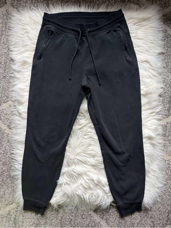 Old Navy Dynamic Fleece joggers - Image 5
