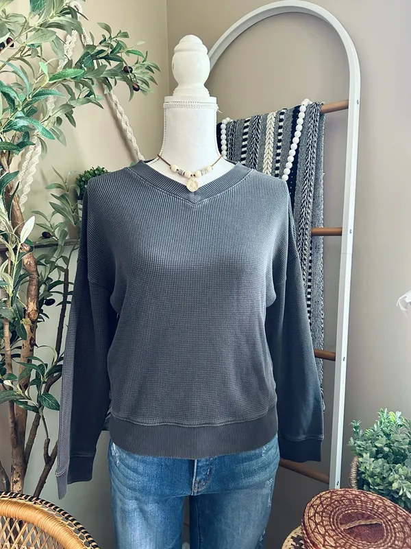 Madewell Gray Boxy Waffle Knit V-Neck Boxy Sweatshirt Tee Small - Image 2