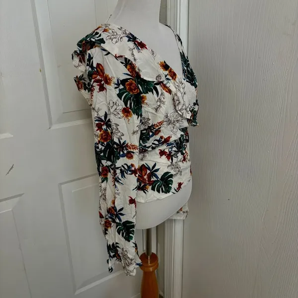 Gimmicks by BKE Floral Wrap Blouse H5 - Image 5