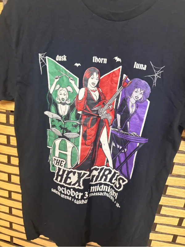 Gildan Scooby doo hex girls band tee size medium - Image 3