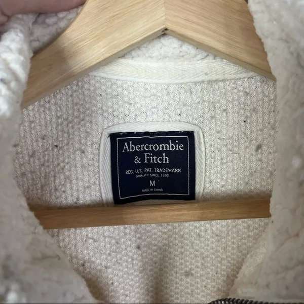 Abercrombie & Fitch Ivory Sherpa Quarter Zip Pullover Sweatshirt M‎ - Image 5
