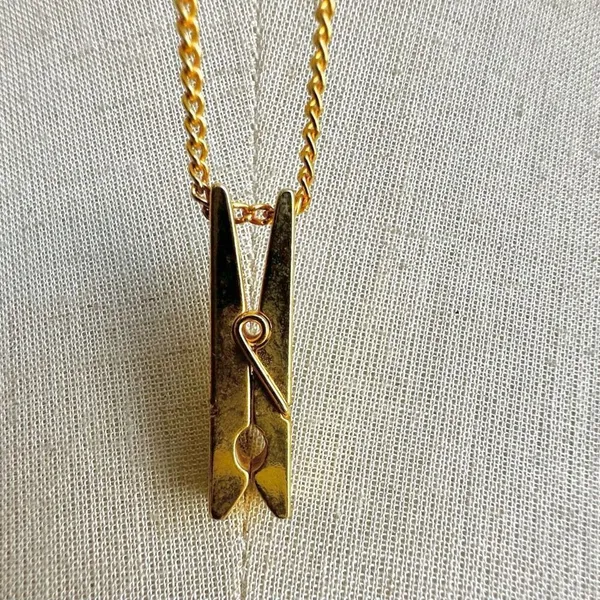 Gold tone clothes pin pendant necklace - Image 2
