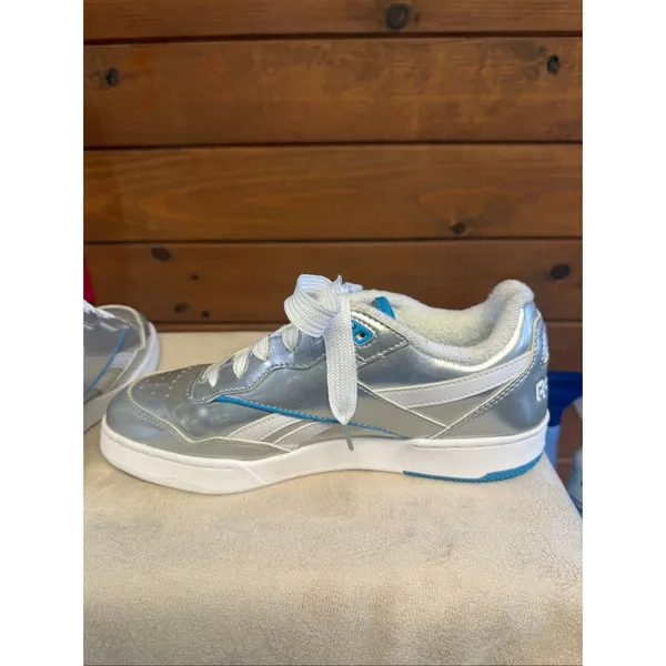 Reebok Womans x Angel Reese BB 4000 II basketball shoes, metallic silver Sz 9 - Image 5