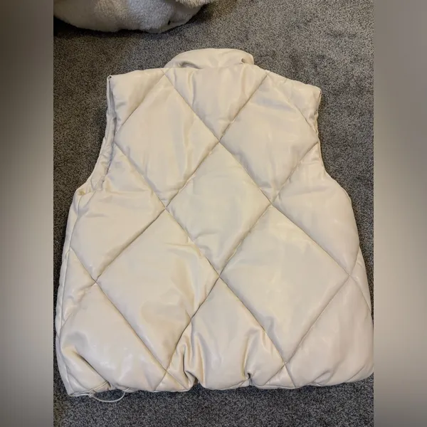 Abercrombie Oversized Puffer Vest - Image 2