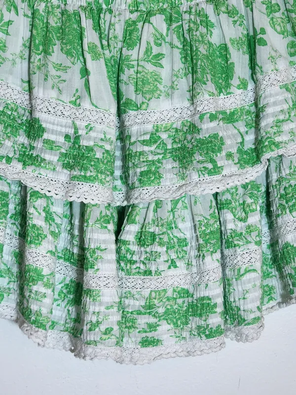 Aerie Green and White Floral Tiered Mini Skirt Size Medium - Image 4