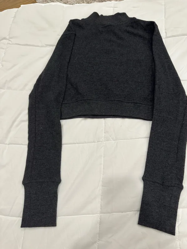 Mono B Dark Grey Cropped Sweater - Image 6
