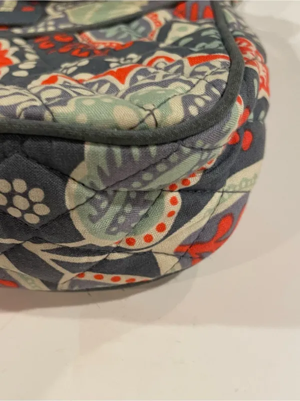 Vera Bradley Nomadic Floral Quilted Crossbody Bag Retired Pattern Zipper Purse - Image 4