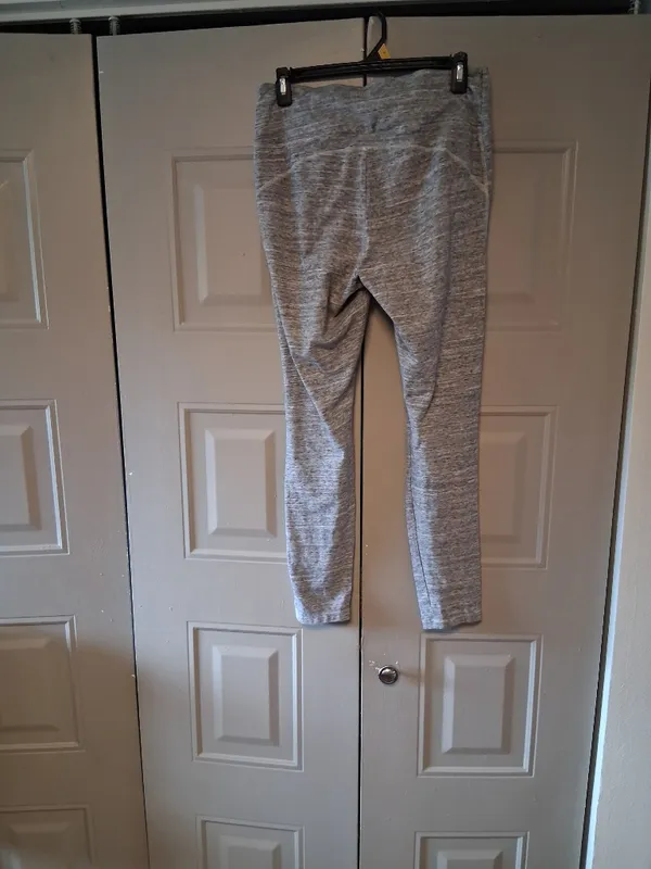 PINK Victoria's Secret v-cut front waist line tweed leggings in gray size large. - Image 7