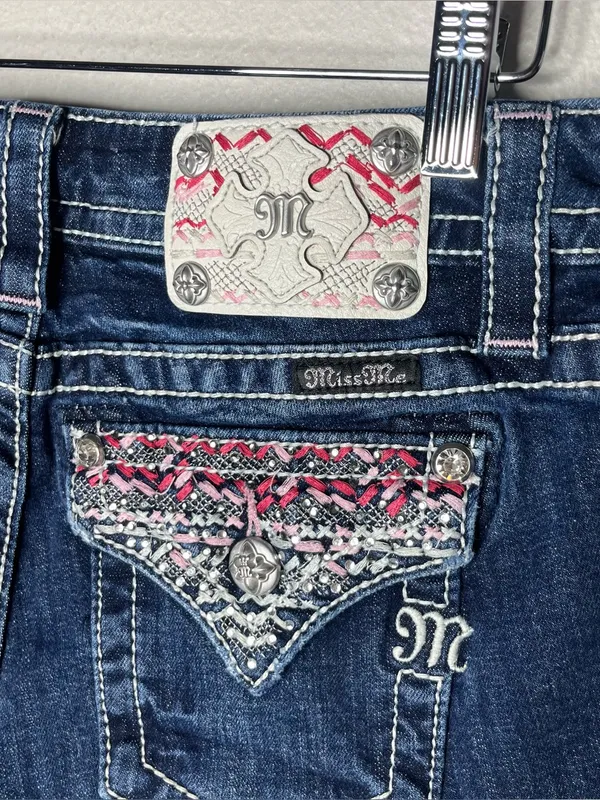 Miss Me Pink Embroidered Denim Low Rise Mini Shorts Size 27 Y2K - Image 5