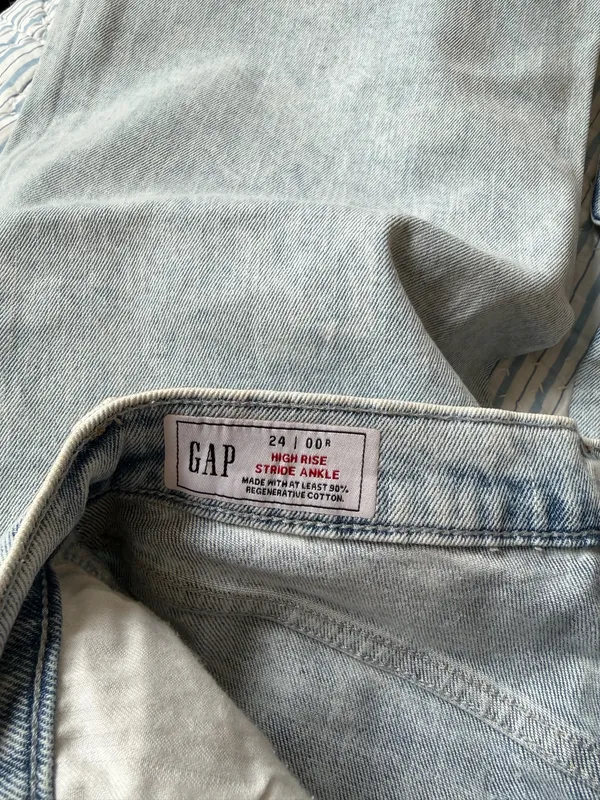 Gap Jeans - Image 4