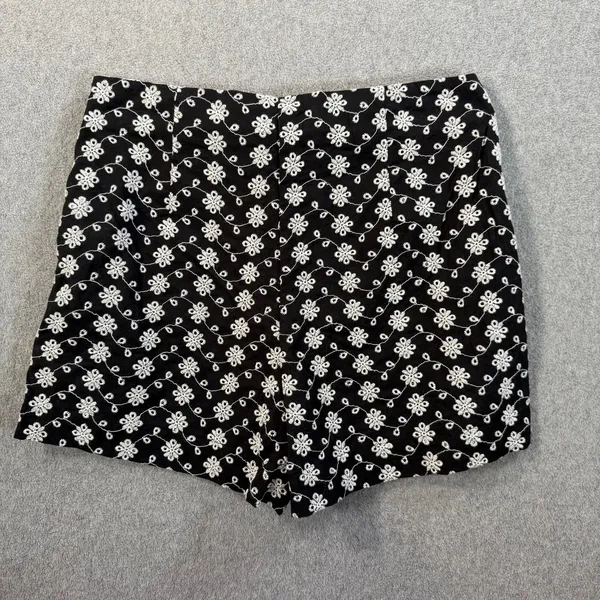 EDIT Jason Wu Women's Size 2 Black White Eyelet Embroidered Floral Cotton Shorts - Image 9
