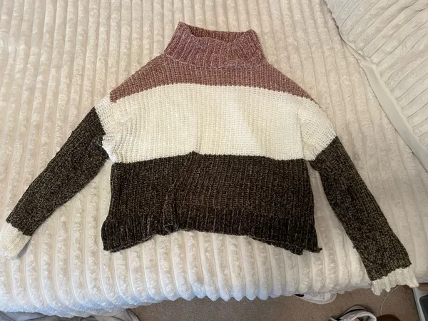 Women’s Sweater Multiple Size L - Image 3