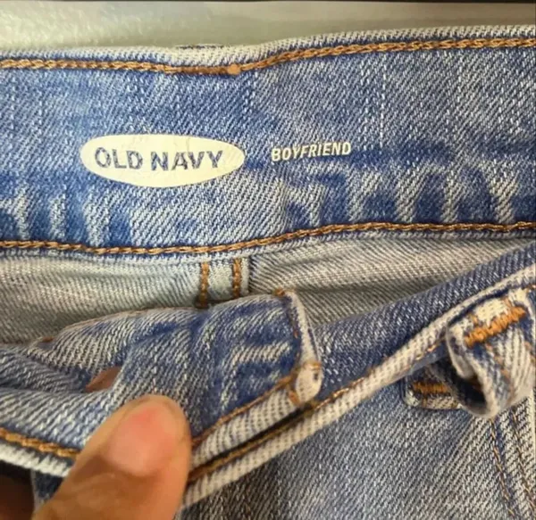 Old Navy Women’s Size 6 Boyfriend Denim Shorts Light Wash Cuffed #1200 - Image 3