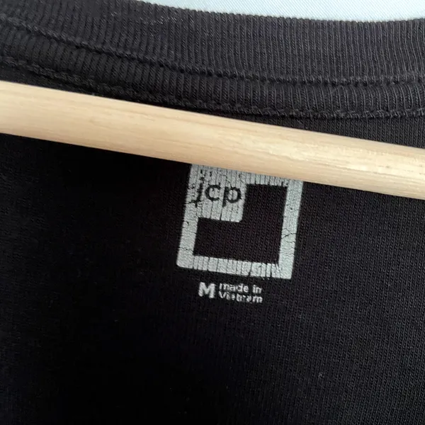 JCPenney black short sleeved shirt v-neck top women's size medium cotton basic - Image 3