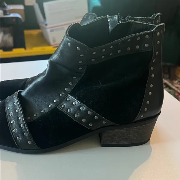 Amuse Society x Matisse "Sorrento" Studded Ankle Booties. - Image 4