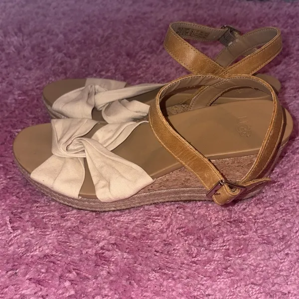 UGG Joslyn Wedge Cream Tan Sandals Size 8 - Image 4
