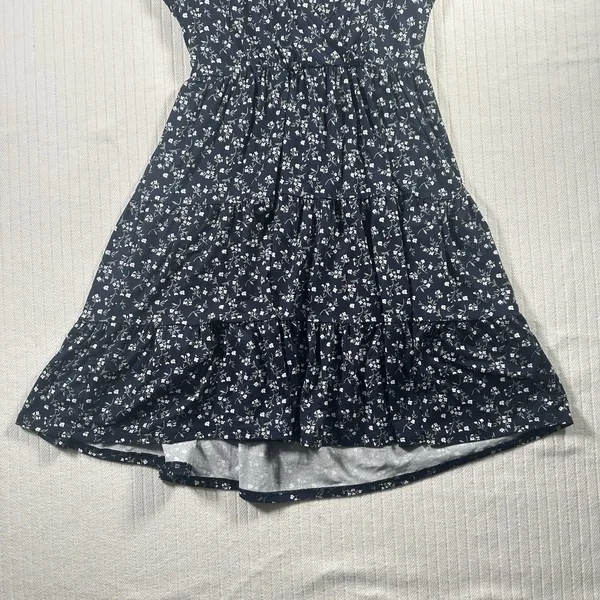 Hollister Size Small Navy Blue & White Floral Tie-Back Tiered Wrap Dress - Image 2