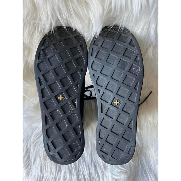 Dr. Martens Stylish Black Lace-Up Ankle Boots size 6 like new! - Image 6