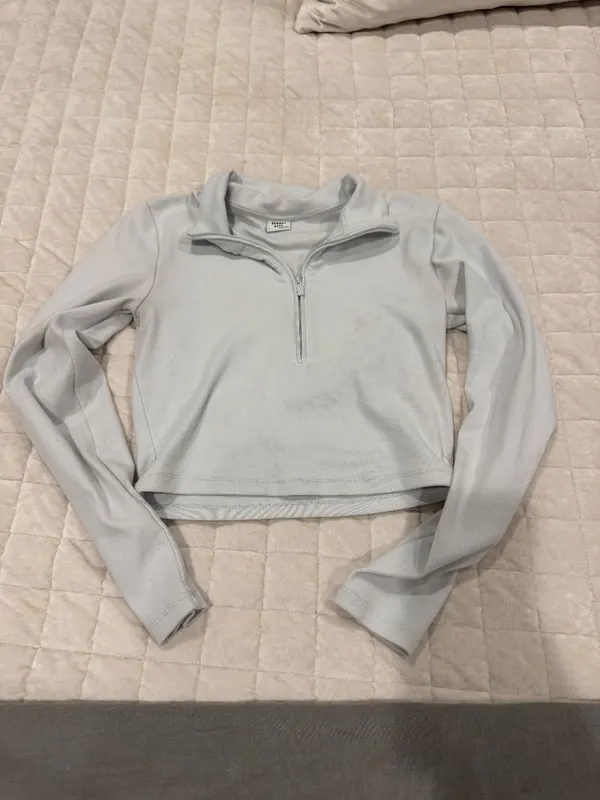 Aritzia Sunday Best Monarch 1/2 Zip Longsleeve | white/gray cropped half zip top - Image 3