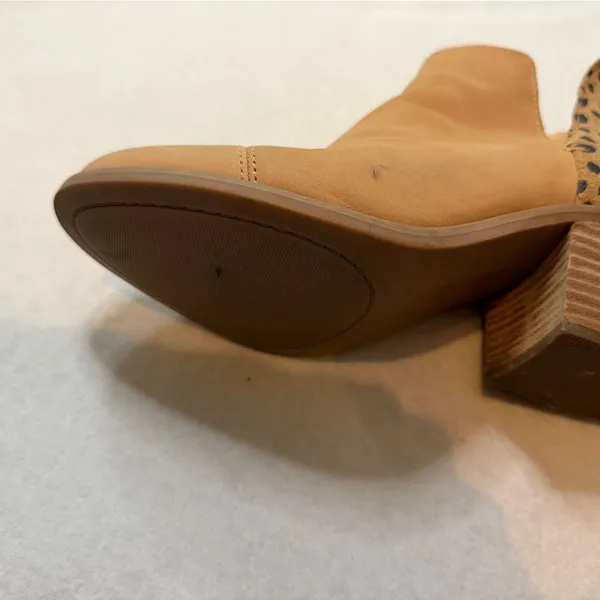TOMS Tan Leather & Cheetah Print Ankle Boots Block Heel Size 7 - Image 5