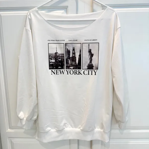 Shein Women’s XS White NYC Graphic Sweatshirt Off Shoulder Times Square Liberty - Image 2