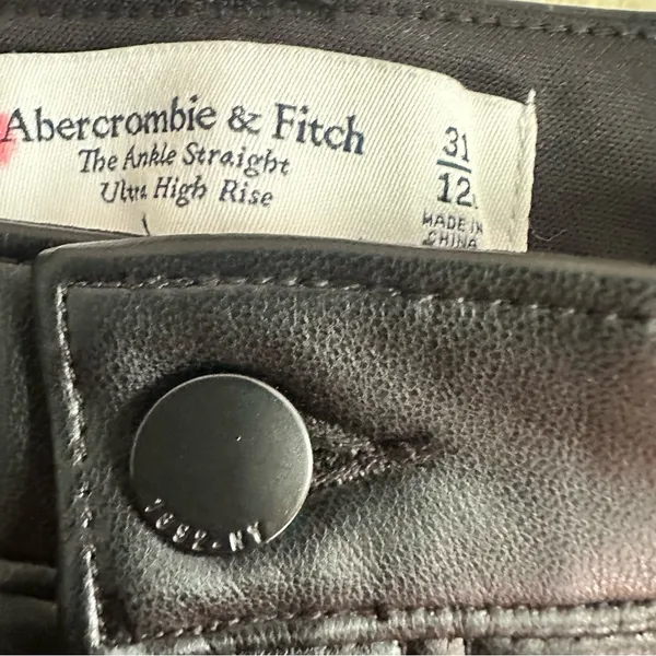 Abercrombie & Fitch Women's Black Cropped Faux Leather Straight Leg Pants - Image 3