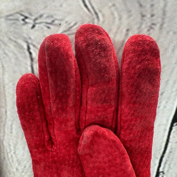 Isotoner Aris 115 Gloves Women's Size M Red Suede Leather - Image 3