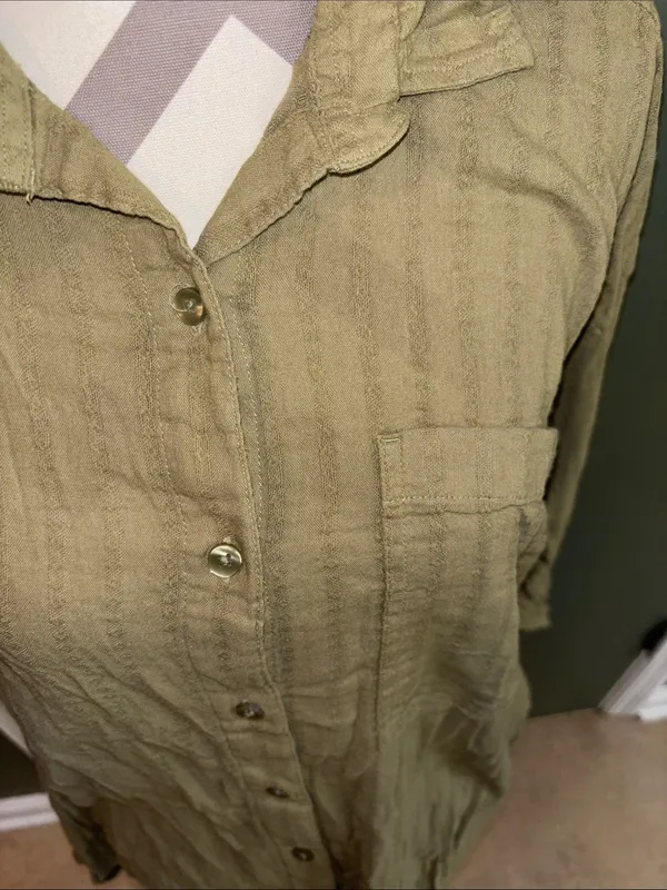 American Eagle Outfitters Olive Green Button-Down Shirt - Image 2