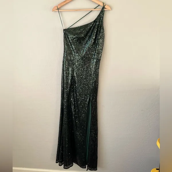 Showpo. Started Singing Emerald Sequin One Shoulder Backless Dress Gown 6 NEW - Image 3