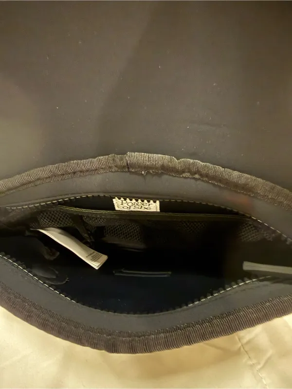 ATHLETA NWT Black Diem Crossbody Bag Sleek Neoprene Travel Pouch 9x7 - Image 4