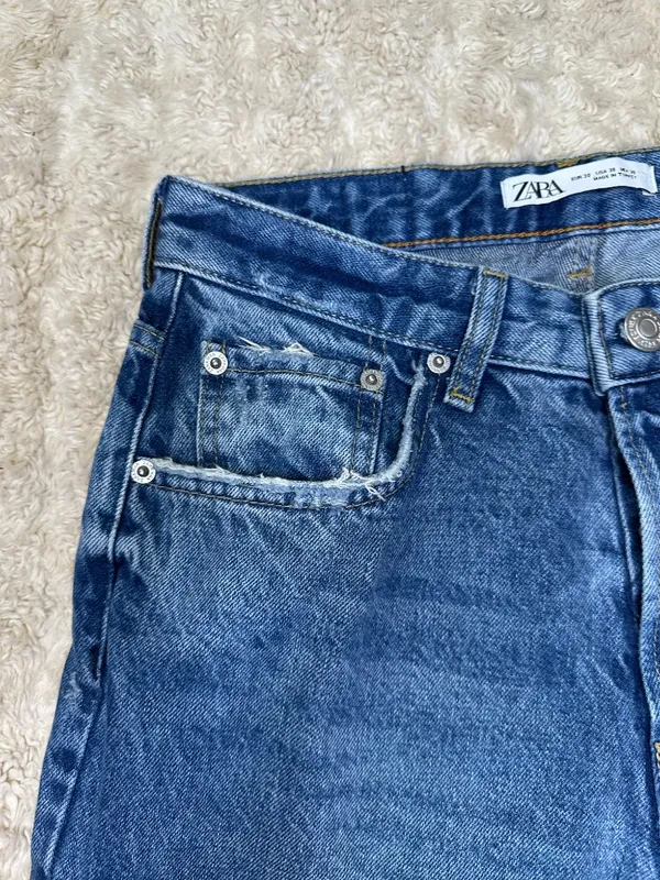 Zara distressed medium wash button-up straight leg denim jeans Size 30 - Image 3