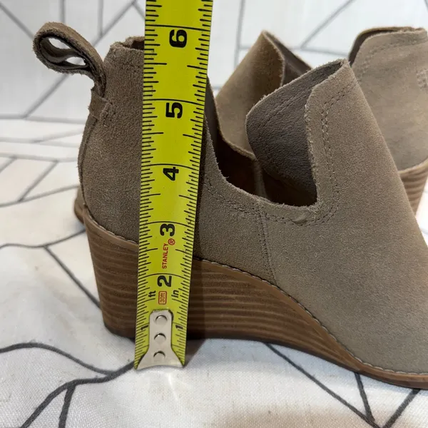 TOMS Kelsey Wedge Booties 6.5‎ Taupe Suede V-Cut Ankle Boots 10016174 - Image 11
